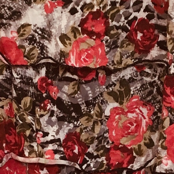 Flowered Blouse Ruffled - Picture 2 of 4